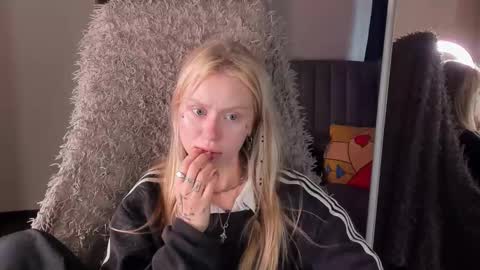 Snapshot of kris_grant chatting on September 17, 10:46 am kris_grant online show from September 17, 10:46 am