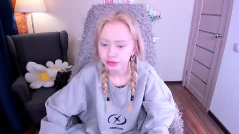 Snapshot of kris_grant chatting on March 2, 10:26 am kris_grant online show from March 2, 10:26 am