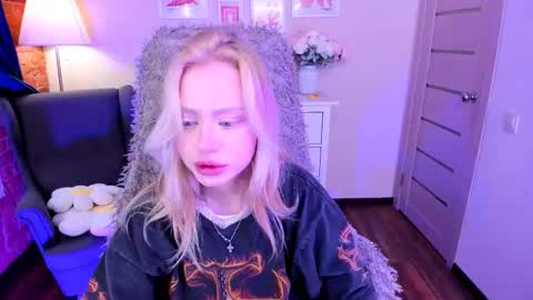 Snapshot of kris_grant chatting on March 1, 10:13 am kris_grant online show from March 1, 10:13 am
