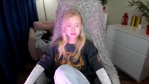 Snapshot of kris_grant chatting on February 22, 10:18 am kris_grant online show from February 22, 10:18 am