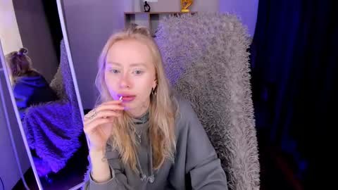 Snapshot of kris_grant chatting on March 5, 10:44 am kris_grant online show from March 5, 10:44 am