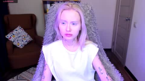 Snapshot of kris_grant chatting on December 22, 11:00 am kris_grant online show from December 22, 11:00 am