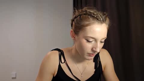 kristandaty online show from February 9, 11:45 am