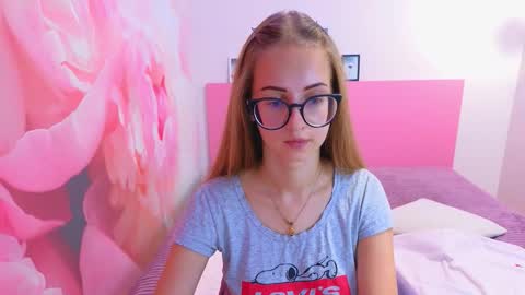 Snapshot of kristina_adel chatting on October 9, 6:39 am Kristina Adel online show from October 9, 6:39 am