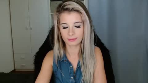 KristineAmore online show from November 18, 3:46 pm