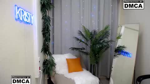 Snapshot of kristy_0_ chatting on October 15, 1:19 am KRISTY online show from October 15, 1:19 am