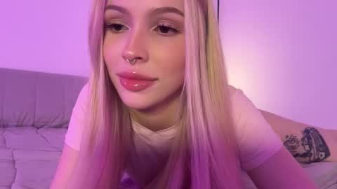 Snapshot of kristy_babe chatting on October 8, 8:24 pm Kristy online show from October 8, 8:24 pm
