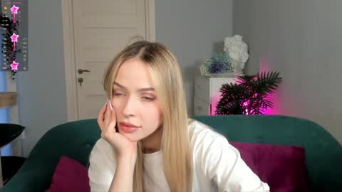 Snapshot of kristy_babe chatting on December 8, 10:36 pm Kristy online show from December 8, 10:36 pm