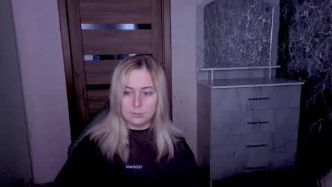 Kristy online show from May 25, 1:37 am