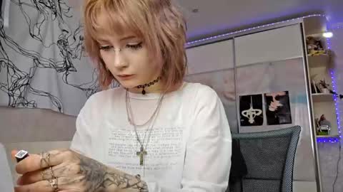 Kelly online show from May 17, 10:36 am