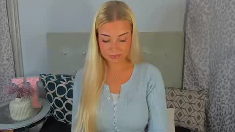 KristyFlowers online show from June 13, 4:04 pm