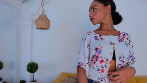Snapshot of kristyl_paez chatting on January 25, 7:27 pm Cristina online show from January 25, 7:27 pm