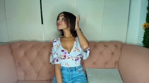 Snapshot of kristyl_paez chatting on January 27, 7:35 pm Cristina online show from January 27, 7:35 pm