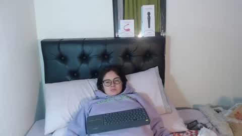kryystaladams online show from July 3, 11:27 am