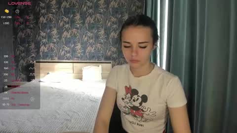Snapshot of kseni_a chatting on October 4, 10:43 am Ksenia online show from October 4, 10:43 am