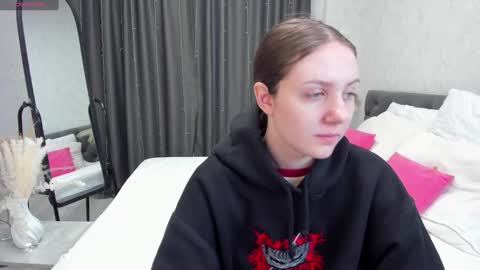 Snapshot of kvetachka chatting on March 4, 1:23 am Kvetachka Thu-Sun 0900am-1500pmGTM2 online show from March 4, 1:23 am