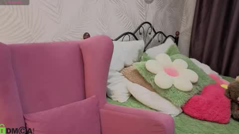 Snapshot of kvetachka chatting on September 10, 12:43 am Kvetachka Thu-Sun 0900am-1500pmGTM2 online show from September 10, 12:43 am