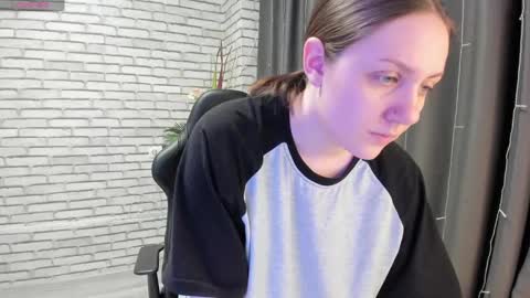 Snapshot of kvetachka chatting on March 1, 1:00 am Kvetachka Thu-Sun 0900am-1500pmGTM2 online show from March 1, 1:00 am