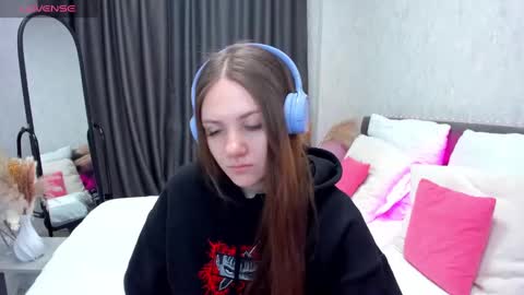Snapshot of kvetachka chatting on December 8, 12:18 am Kvetachka Thu-Sun 0900am-1500pmGTM2 online show from December 8, 12:18 am