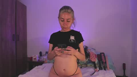 Snapshot of kxss_krawl chatting on September 30, 10:14 pm Aria Kess online show from September 30, 10:14 pm