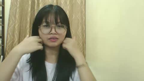 its me KYLIE online show from December 1, 1:47 pm