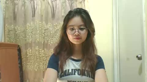 its me KYLIE online show from October 18, 5:59 pm