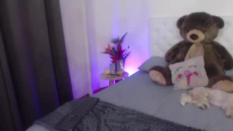 Snapshot of kylie444 chatting on October 1, 2:16 am Sara online show from October 1, 2:16 am
