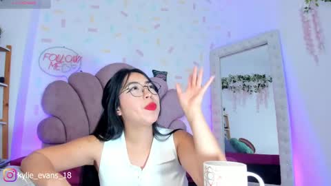 Snapshot of kylie_evans_18 chatting on February 10, 3:35 am Kylie online show from February 10, 3:35 am