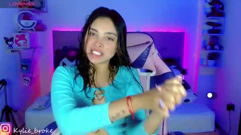 k ylie online show from January 28, 9:08 pm