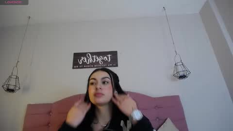 Snapshot of kylie_ls chatting on February 12, 3:40 am kylie_ls online show from February 12, 3:40 am