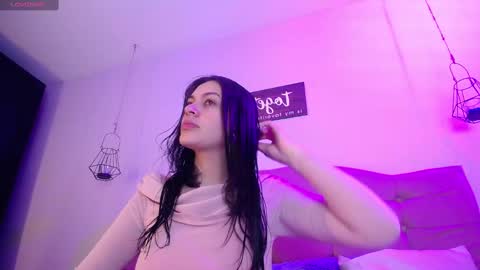 Snapshot of kylie_ls chatting on December 22, 12:16 pm kylie_ls online show from December 22, 12:16 pm