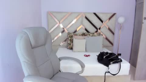 Kylie Reyes  online show from June 30, 8:08 pm