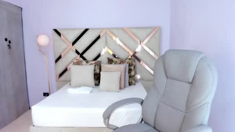 Kylie Reyes  online show from June 4, 7:07 pm