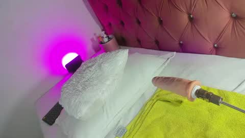 kylie Sttel online show from May 16, 4:06 pm