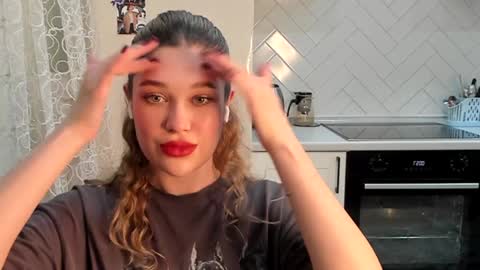 Snapshot of kylieblond chatting on January 3, 9:57 pm Din online show from January 3, 9:57 pm