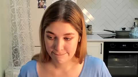 Snapshot of kylieblond chatting on February 12, 10:04 pm Din online show from February 12, 10:04 pm