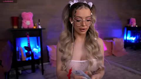 Snapshot of kyliejoyce chatting on March 4, 9:00 pm Kylie online show from March 4, 9:00 pm