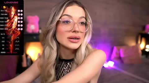 Snapshot of kyliejoyce chatting on February 22, 9:21 pm Kylie online show from February 22, 9:21 pm