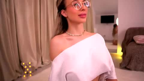Kylie online show from June 12, 8:28 pm