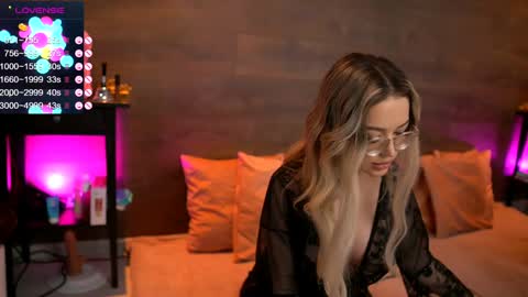 Snapshot of kyliejoyce chatting on January 24, 10:30 pm Kylie online show from January 24, 10:30 pm