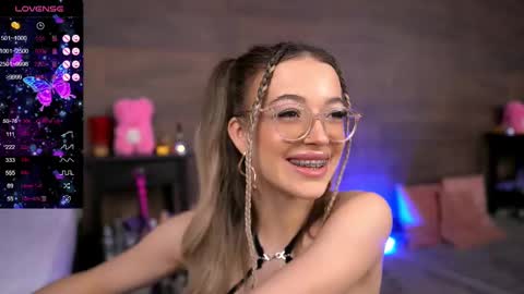 Snapshot of kyliejoyce chatting on March 6, 10:15 pm Kylie online show from March 6, 10:15 pm