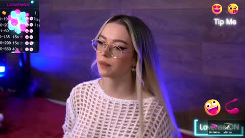 Snapshot of kyliejoyce chatting on January 4, 9:20 pm Kylie online show from January 4, 9:20 pm