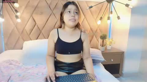 kyliesweett online show from July 29, 12:49 pm