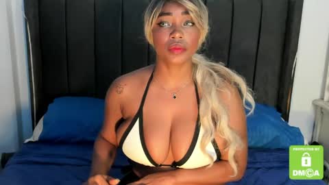 kylie white boobs online show from April 12, 6:54 pm