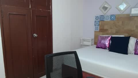 Kylie online show from December 21, 11:25 am