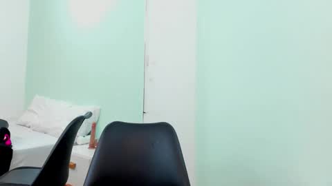 Kylie online show from April 18, 7:07 pm