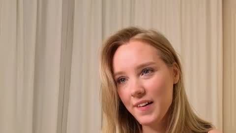 Snapshot of l1n4luv chatting on October 12, 9:06 pm lina online show from October 12, 9:06 pm