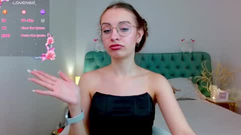 Snapshot of l1ttle_angel__ chatting on September 16, 10:51 pm Margo online show from September 16, 10:51 pm