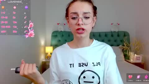 Snapshot of l1ttle_angel__ chatting on September 14, 10:18 pm Margo online show from September 14, 10:18 pm