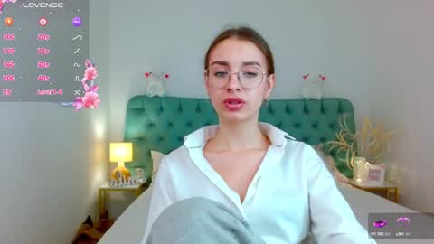 Snapshot of l1ttle_angel__ chatting on September 17, 11:36 pm Margo online show from September 17, 11:36 pm